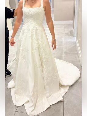 NWT UNALTERED Essence of Australia- D3965 Wedding Gown. Size 8/Street size 2